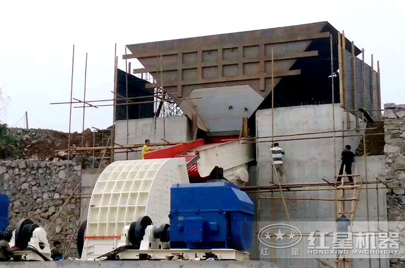 大型錘式粉石頭機(jī)安裝現(xiàn)場(chǎng)