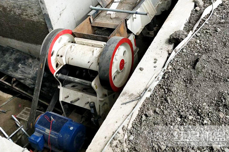 破碎石頭機(jī)10萬(wàn)的有多大產(chǎn)量，哪個(gè)廠家生產(chǎn)的質(zhì)量好？