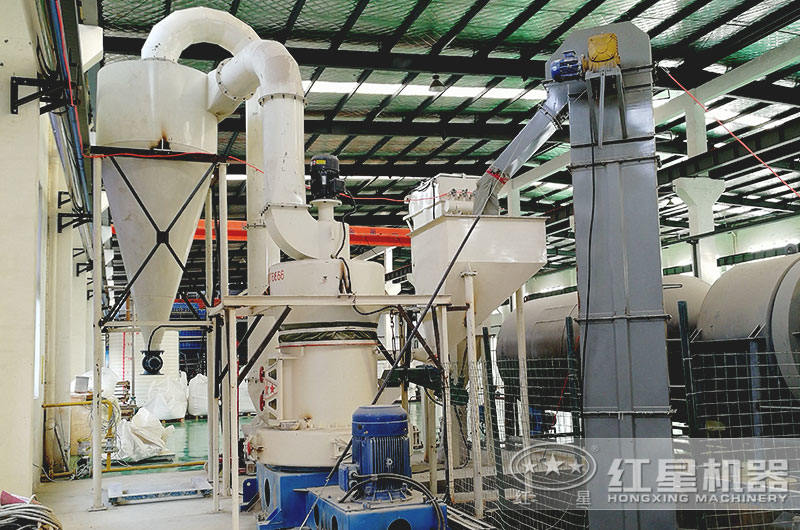 紅星雷蒙磨粉機作業(yè)現場