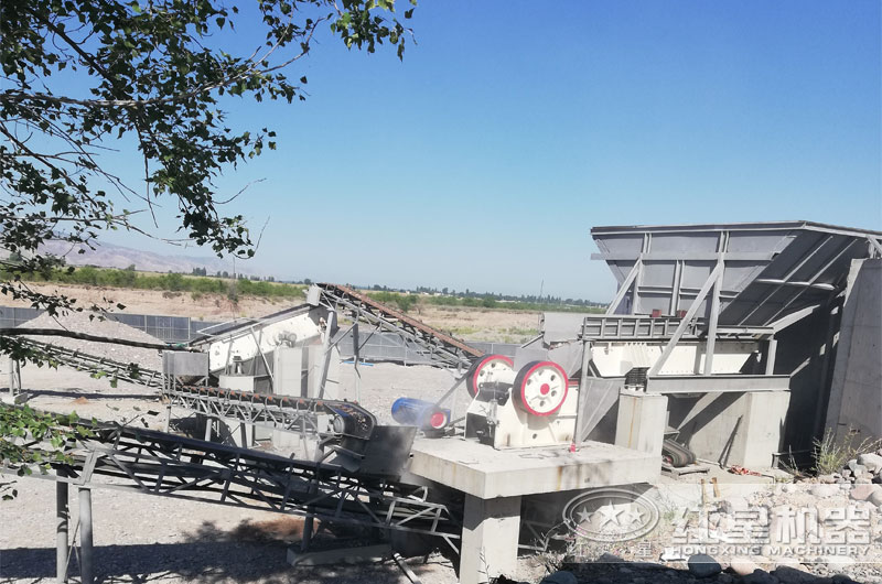 小型粉碎機(jī)生產(chǎn)現(xiàn)場(chǎng)