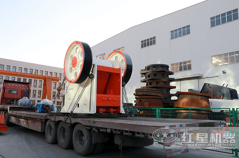 客戶花崗巖顎式破碎機(jī)發(fā)貨現(xiàn)場(chǎng)