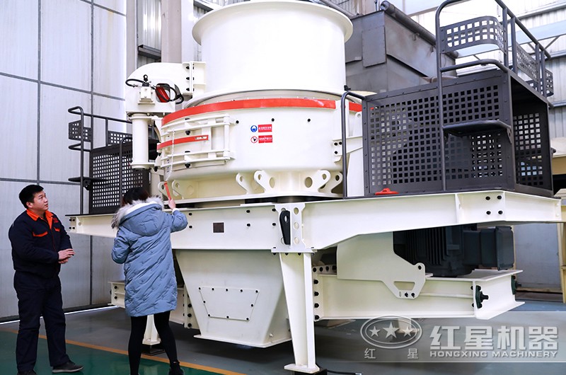 山東客戶(hù)來(lái)廠(chǎng)考察制砂機(jī)