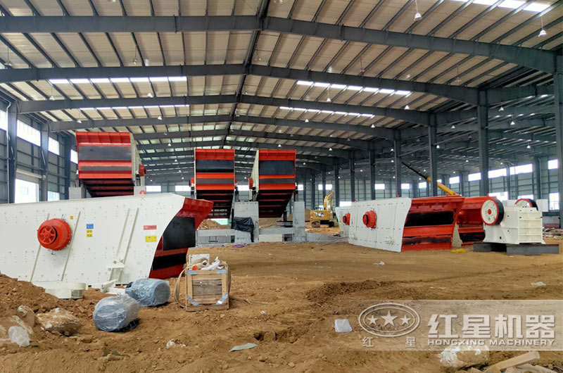 紅星客戶(hù)訂購(gòu)的振動(dòng)篩安裝現(xiàn)場(chǎng)