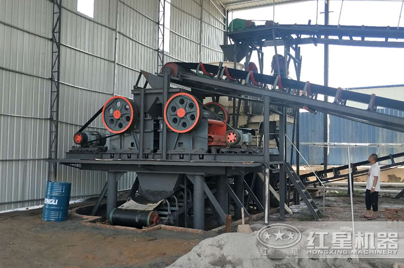 顎式碎裂設(shè)備的顎板有什么作用？宜采用哪種材料制作？