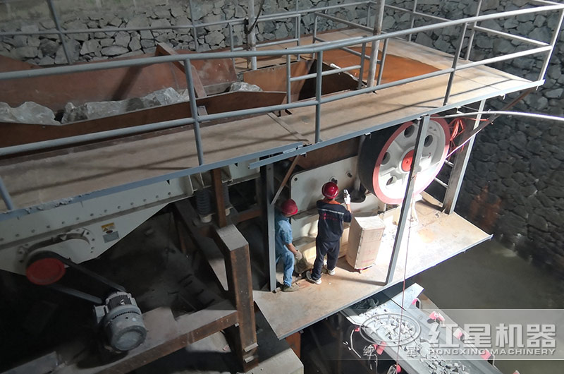 瀝青混凝土用輝綠巖還是玄武巖？鄂式破碎機(jī)碎輝綠巖怎樣？