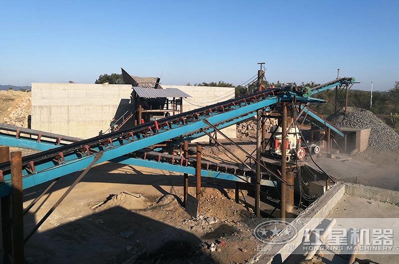 1立方玄武巖出多少噸碎石？哪種玄武巖碎石機(jī)粒型好產(chǎn)量高？