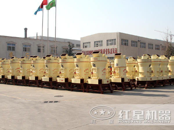 石頭雷蒙磨粉機廠家廠區(qū)一角